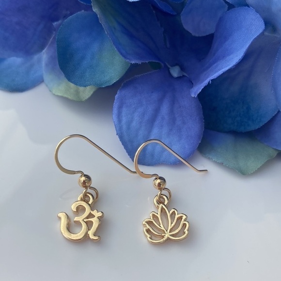 𝅺OM and Lotus Flower Mismatched Gold Earrings - Picture 6 of 11